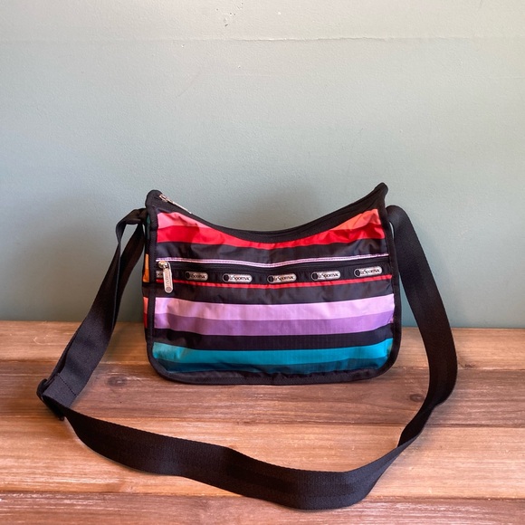 Lesportsac Handbags - Lesportsac classic deluxe bag